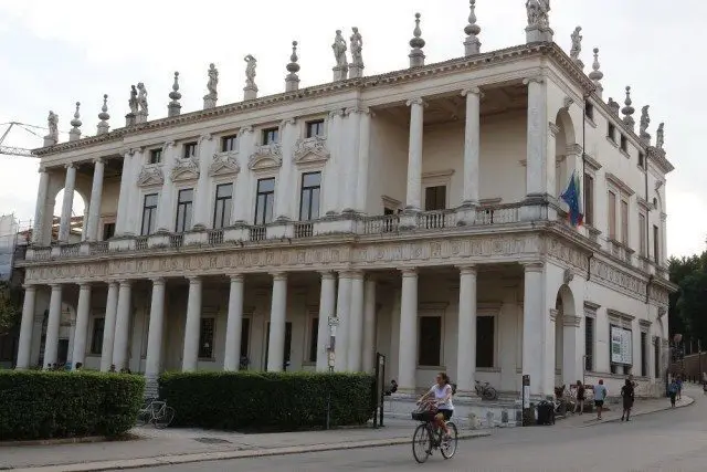 Vicence ville d'art Palais Chiericati oeuvre de Andrea Palladio randonnée journalière