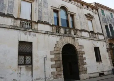 Da Monte Migliorni palace by palladio, located in the historical center of Vicenza. City tour with Sightseeing in Italy