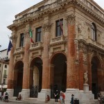 Loggia del Capitaniato by Palladio in the historical center of Vicenza. Walking tour, day tour with professional guide by Sightseeing in Italy