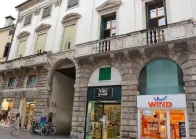 Palais Pojana par Andrea Palladio, situé dans le centre historique de Vicence. Visite de la ville, randonnée d'une journée, excursion dans la région de la Vénétie