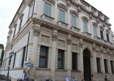 Palais Thiene Bonin Longare par Andrea Palladio dans le centre historique de Vicence. Randonnée à pied en Italie, excursion dans la Vénétie