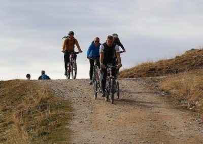 Many of the hiking routes are also suitable for mountain biking. The lift facilities offer easy access to the higher reaches of the mountain