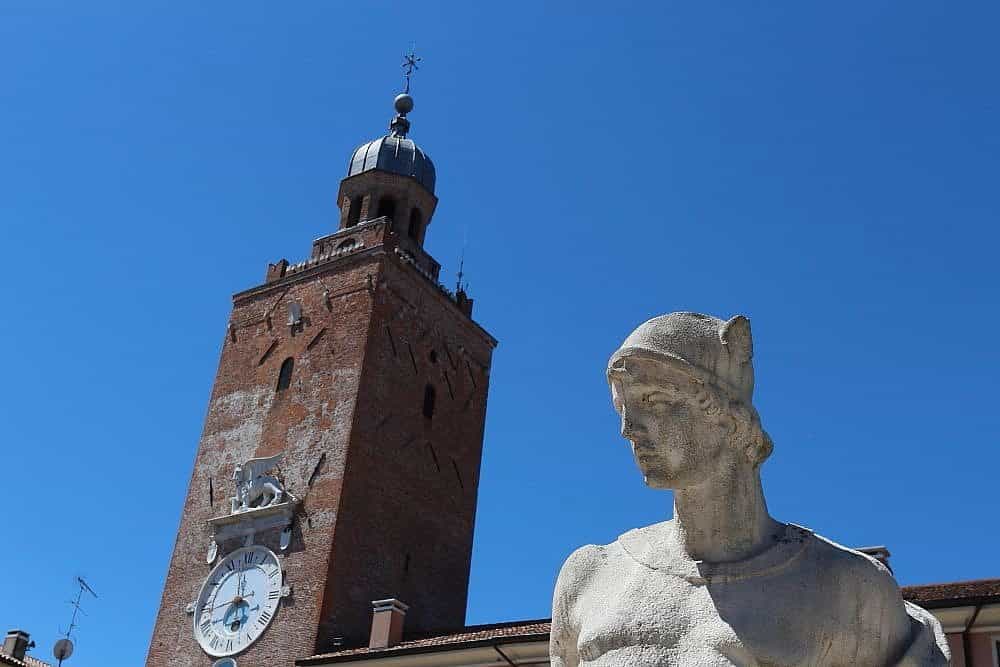 Tour de l'horloge Castelfranco Veneto Ville médiévale fortifiée