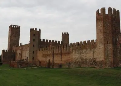 Cité médiévale de Montagnana fortifiée, près de Padoue. visite lors d'une randonnée d'une journée avec chauffeur vtc