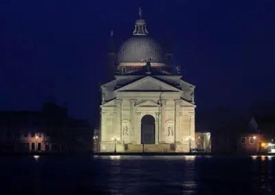 Église du Rédempteur de Venise, oeuvre d’Andrea Palladio conçue comme une ultime station pour la procession du jour du Rédempteur, c’est le temple votif voulu par le Sénat après la peste de 1576.