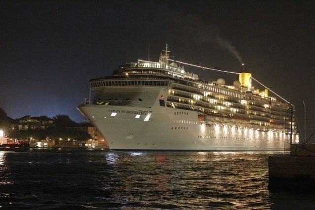 Bateau de croisière Venise Italie, randonnée pour les passagers qui embarquent et déparquent