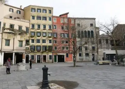 Campo de Ghetto Novo with fountain, Venice island in Italy