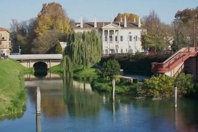 Villa Foscarini Rossi musée de la chaussure de luxe, à visiter au cours d'une randonnée, le long de la voie navigable de la Brenta entre Venise et Padoue, région de la Vénétie