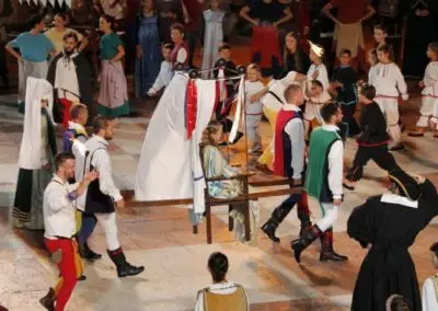 Chess game Marostica lionora in sedan chair