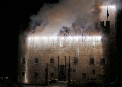 Le château inferieur de Marostica en feu pendant le jeu d'échecs