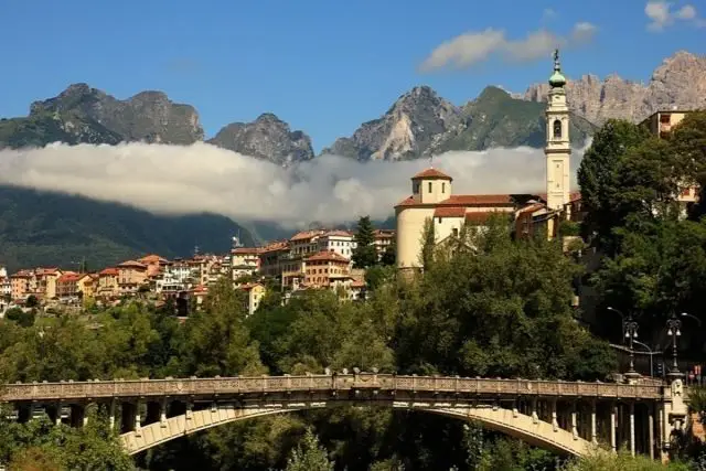 Belluno en Vénétie les Dolomites ville d'art à visiter lors d'une excursion d'une journée