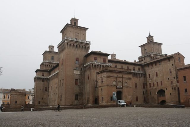 Château fort d'Este, ville médiévale fortifiée de Ferrare inscrite au patrimoine mondial de l'Unesco, région d'Émilie-Romagne, dans la vllée du Pô. A visiter lors d'une excursion d'une journée avec chauffeur vtc et guide