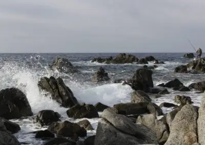 Pêche sur la côte tyrrhénienne en Calabre, activité de plein air en Italie, pour découvrir un environnement intact. randonnée nature à pratiquer à tout âge.