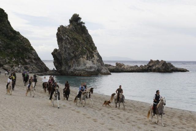 Horse ride Tyrrhenian coast Calabria nature excursion, for an outdoor activity, with Sightseeing in Italy