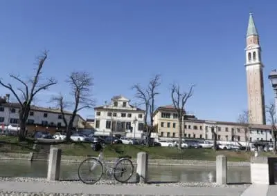 Bicycle day excursion Dolo Venetian villas, sightseeing along the Brenta waterway between strà close to Padua, and Mira. A tour that includes a wine tasting