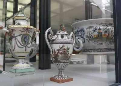 Ceramic Nove museum handicraft Veneto day tour, to visit during an excursion with professional driver, sightseeing in Italy
