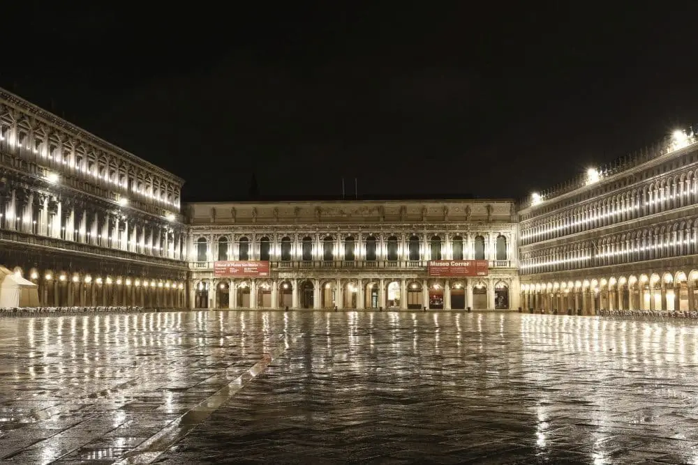 Venice Saint Mark square night excursion, to visit with a guided walking tour 