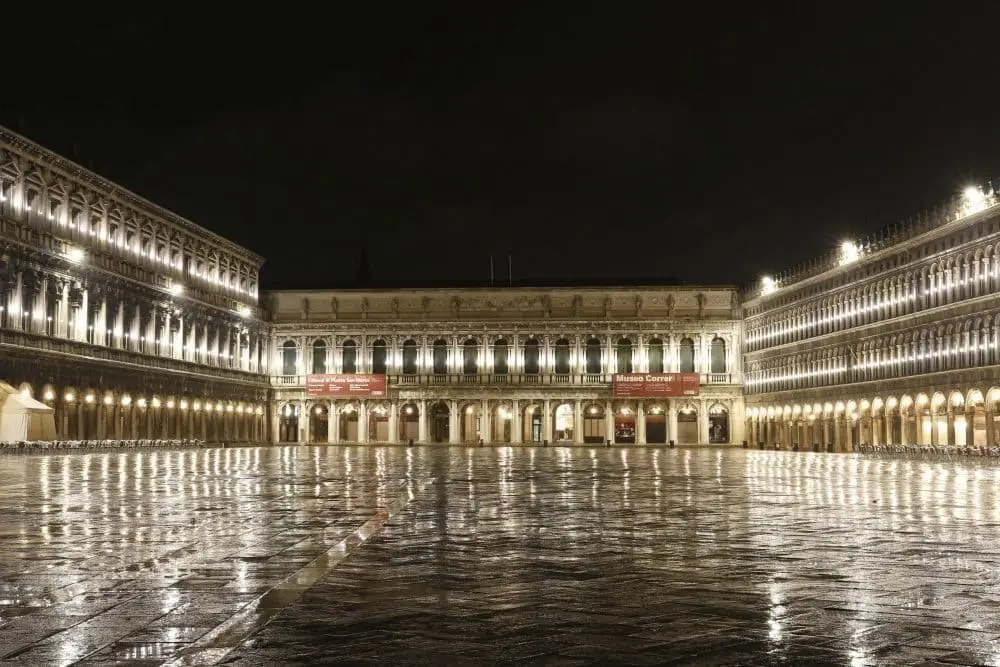 Venise place Saint Marc randonnée nocturne à pied avec guide professionnel