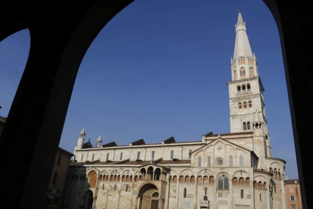 Modena revolves around its Duomo, Torre Ghirlandina and Piazza Grande, that were all included in the prestigious list of Unesco world heritage sites. To visit during a guided tour with Sightseeing in Italy