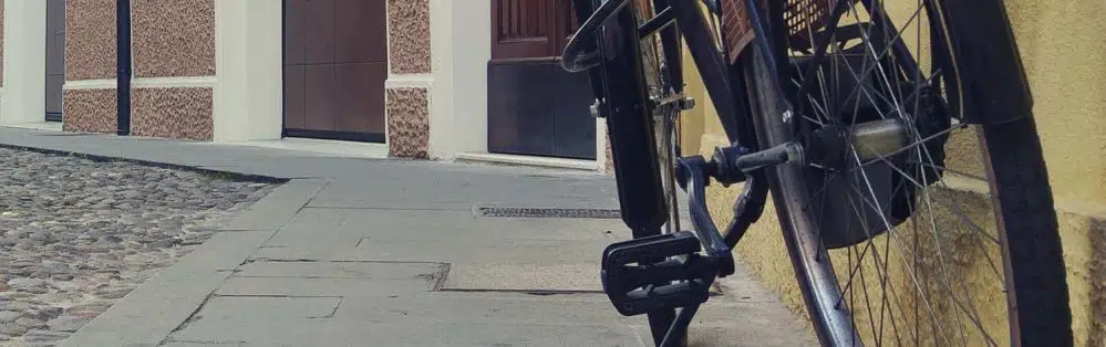 Les voies cyclables en Émilie-Romagne, Italie du Nord. Randonnée d'une journée dans les villes d'art et le long des voies d'eau de la vallée du Pô