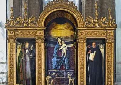 Triptyque de la Vierge à l'Enfant, basilique Frari, Venise. Œuvre de l'artiste vénitien de la Renaissance Giovanni Bellini