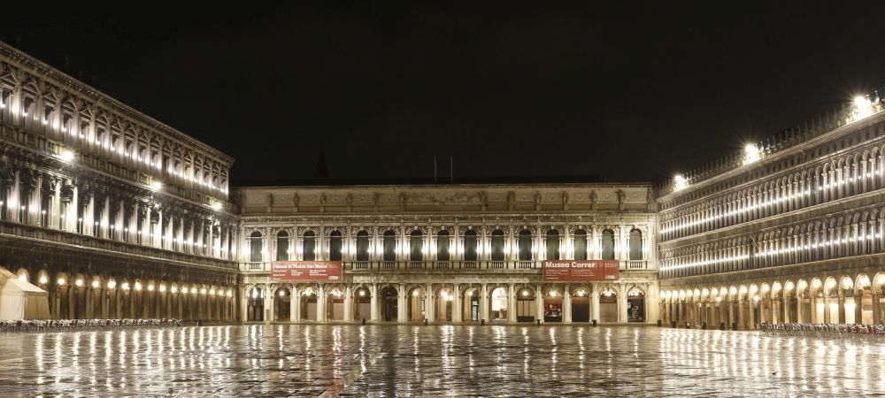 Venise Place Saint-Marc, une des villes d'art de la Vénétie et d'Italie du Nord, à visiter en randonnée d'une journée avec chauffeur vtc