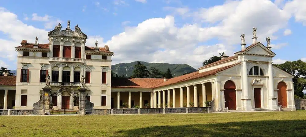 Villa Angarano, central building by Baldassarre Longhena Baldassarre Longhena, Venetian Baroque architecture exponent