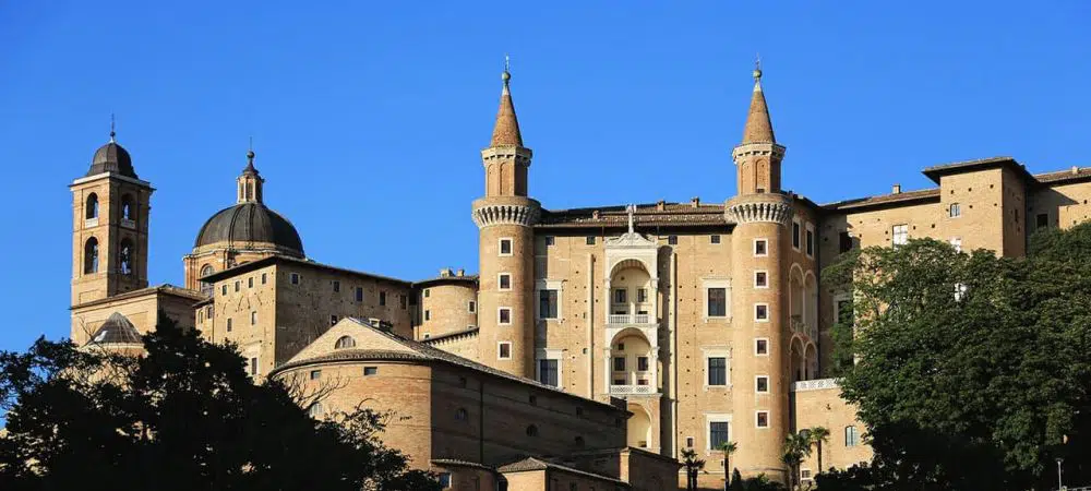 Urbin, Palais ducal. Les Marches, région au versant de l'Adriatique central